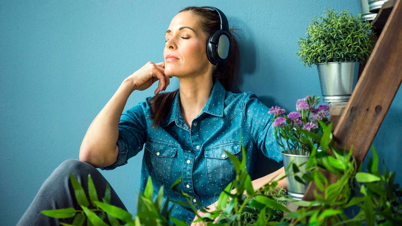 woman-listen-music-relax-mindful-022119